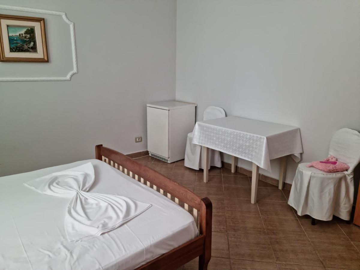 Guesthouse Novi Durrës Buitenkant foto